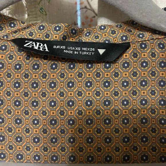 3/$30 Zara Satin Effect Handkerchief Button Up Blouse Size XS - Picture 2 of 5